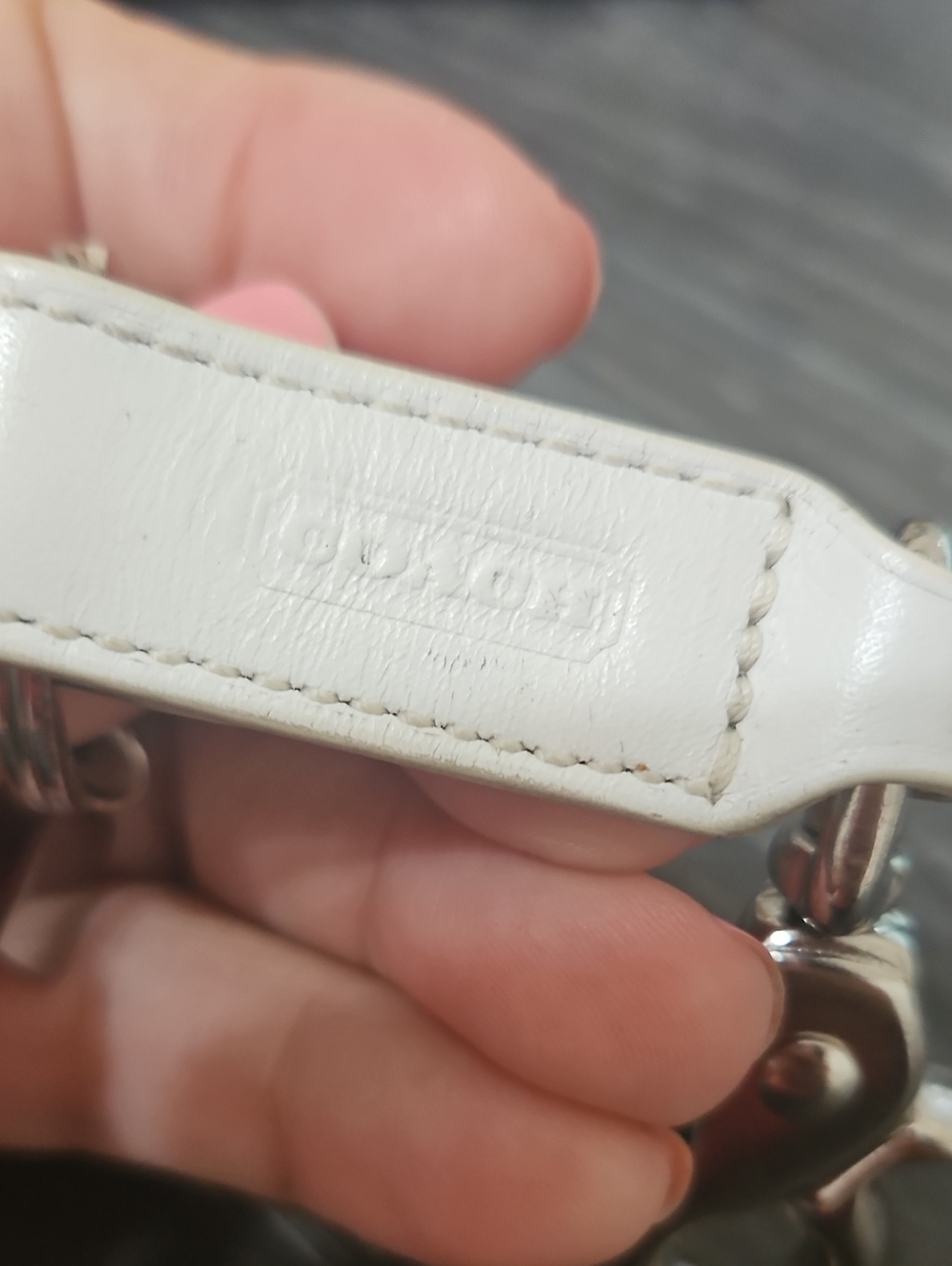 Leather White Coach Keyring - Picture 3 of 6
